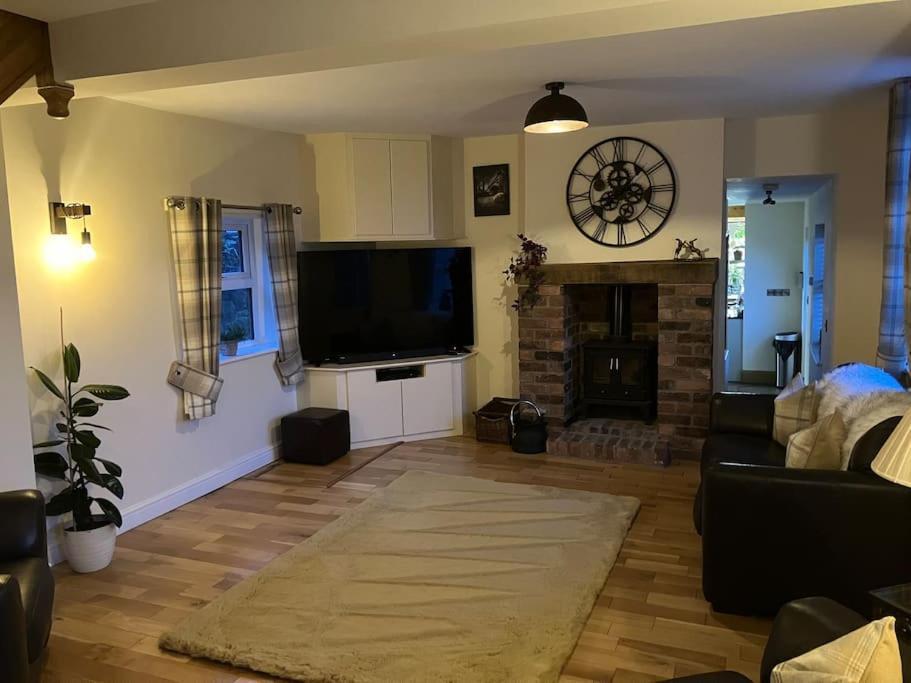 Woodbine Cottage-Part Of Alton Cottages المظهر الخارجي الصورة